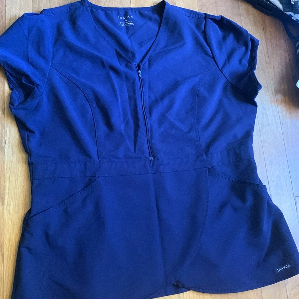 Like new Navy Jaanuu scrub top